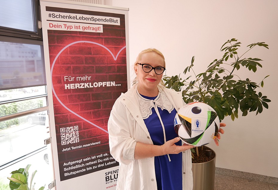 Natallia Pesenka freut sich über ihren Gewinn
